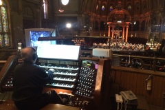 Jacques Boucher au grand orgue et l'Ensemble Sinfonia de Montréal