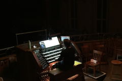 Pascal à la console du grand orgue